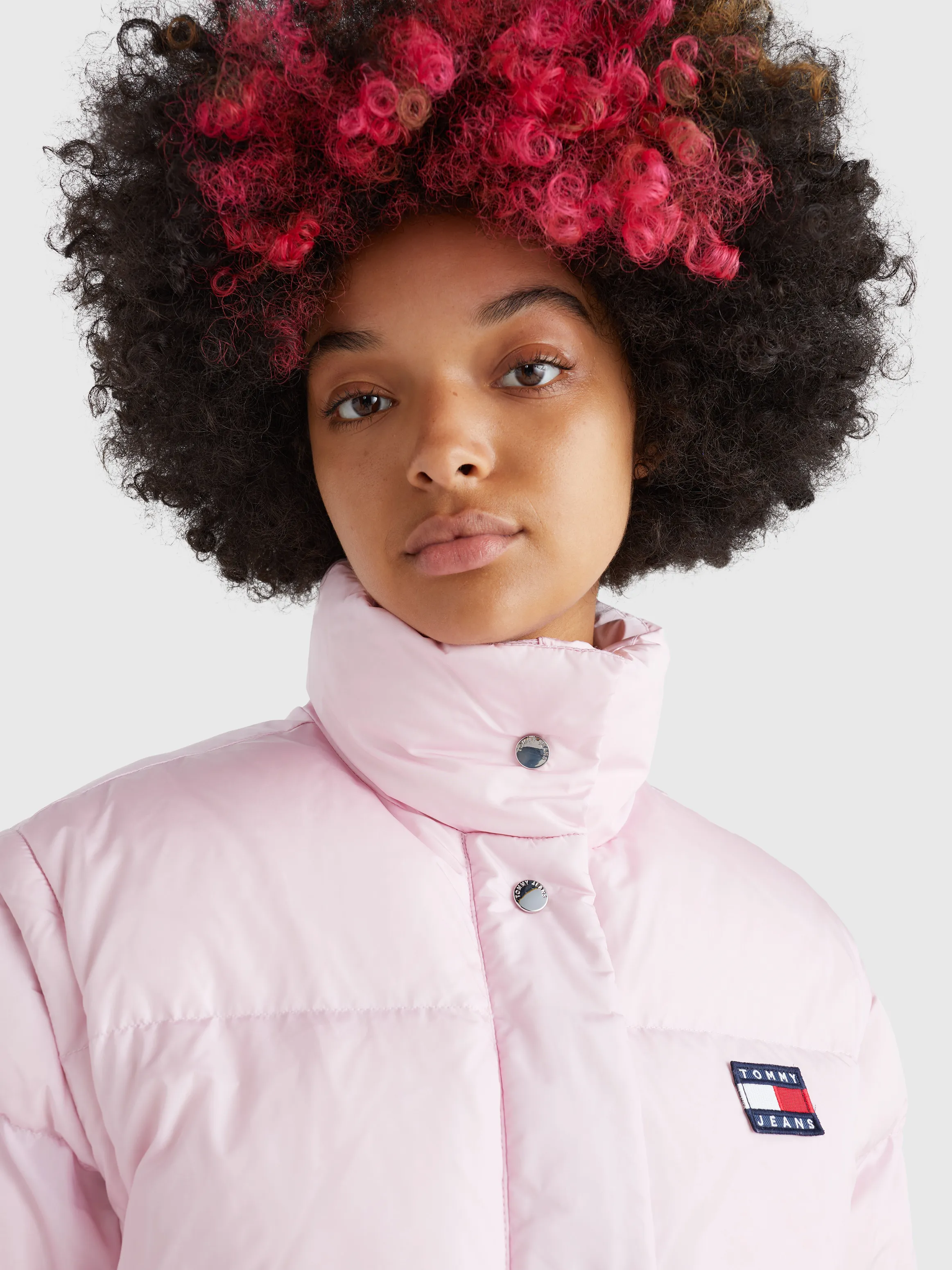 Badge Cropped Padded Puffer Jacket | Coats & Jackets | Tommy Jeans