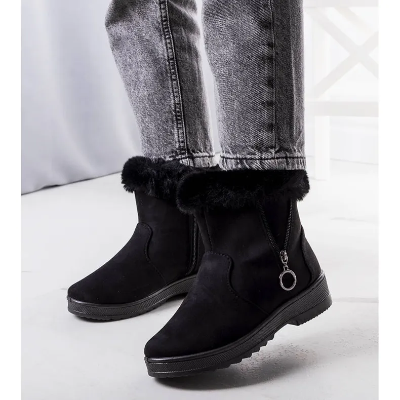 Black lined snow boots with a Katalina zipper