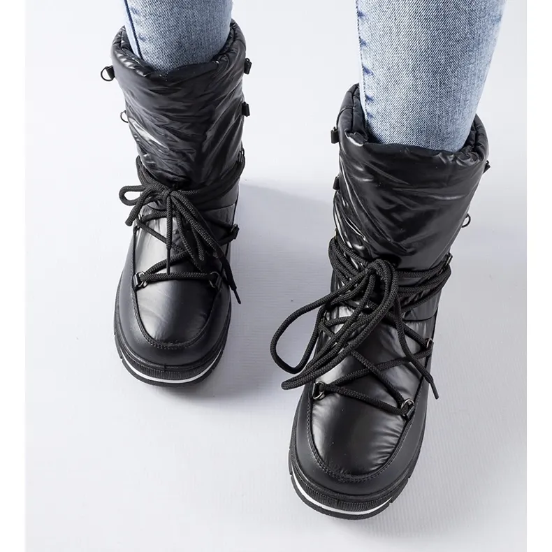 Black Vineyard platform snow boots