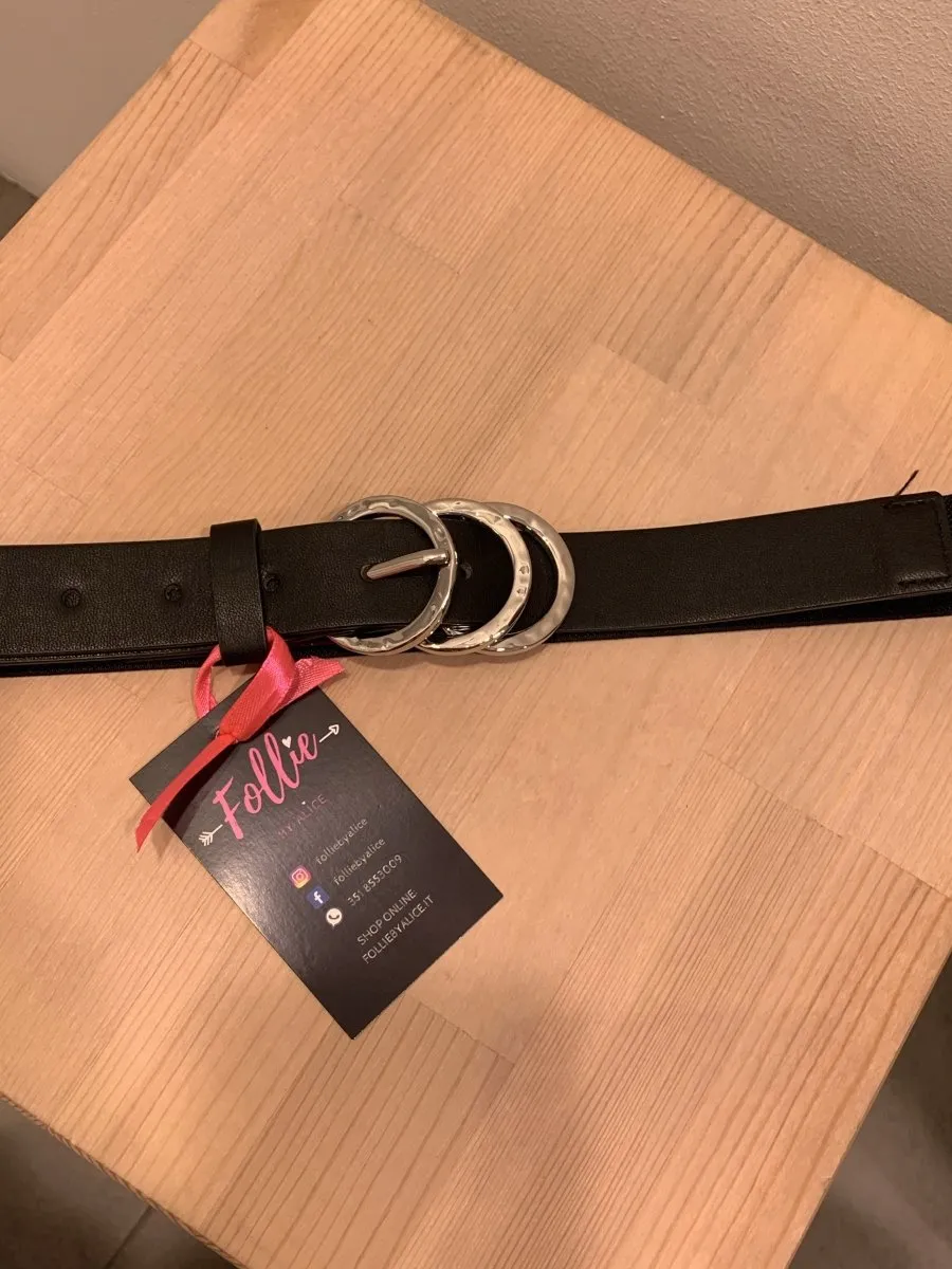 Cintura nera elasticizzata con fibbia argento