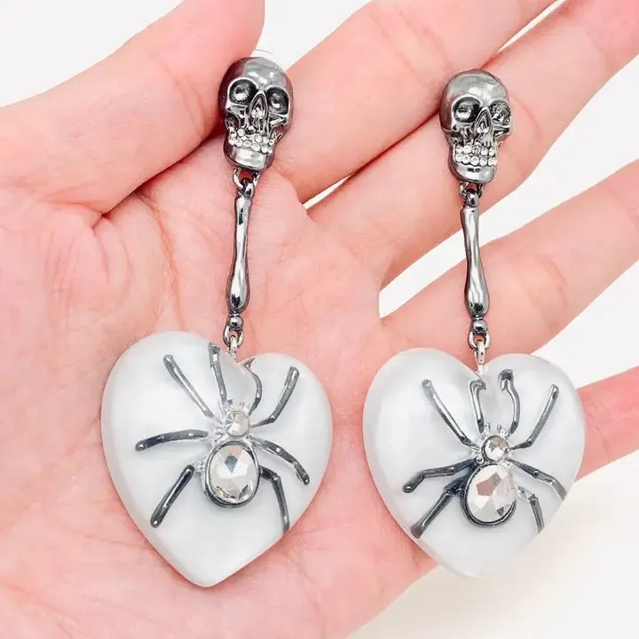 ER-Gothic Spider Heart White